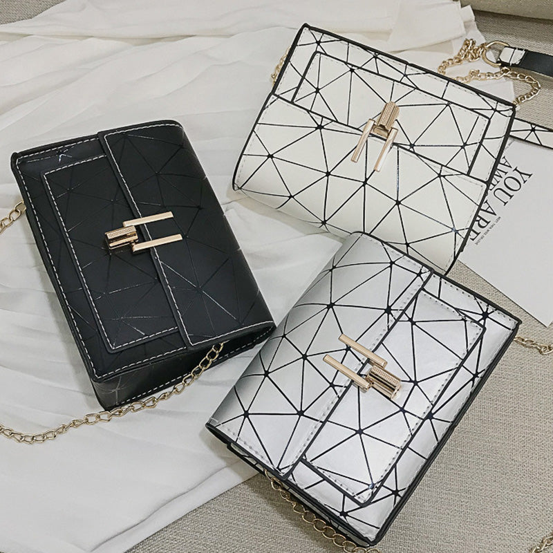 Women Shoulder Bags 2020 summer new Korean version of the Messenger bag handbag chain wild crack printing wild shoulder bag